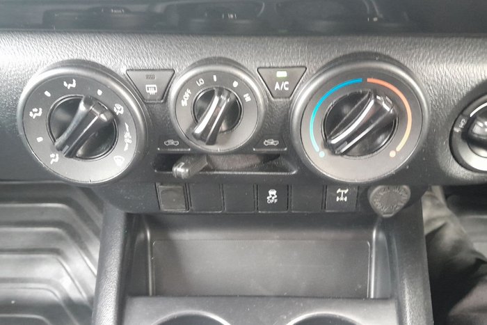 2018 Toyota Hilux SR (4x4)