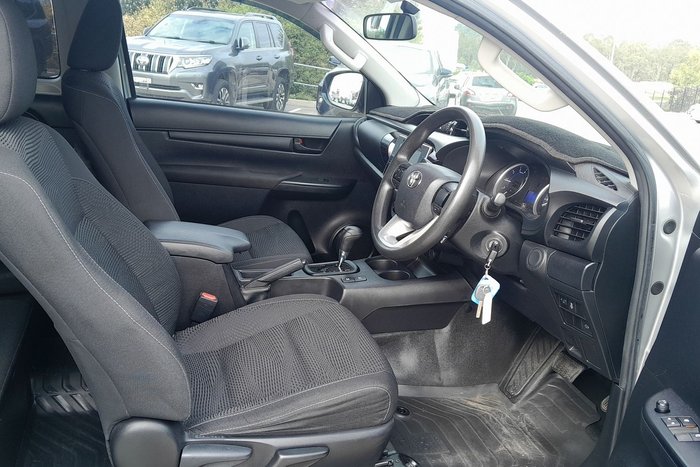 2018 Toyota Hilux SR (4x4)