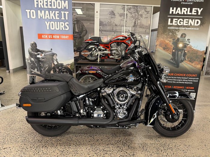 2025 Harley-Davidson Heritage Classic 117 (FLHC) Softail Black