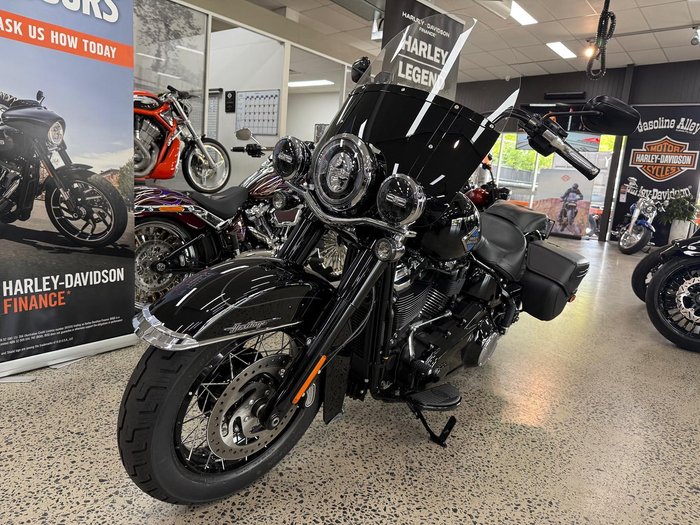 2025 Harley-Davidson Heritage Classic 117 (FLHC) Softail Black