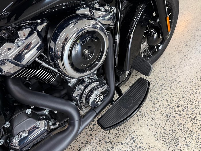 2025 Harley-Davidson Heritage Classic 117 (FLHC) Softail Black