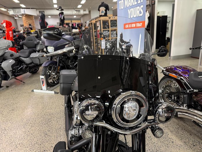 2025 Harley-Davidson Heritage Classic 117 (FLHC) Softail Black