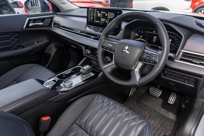 2025 Mitsubishi Outlander Exceed