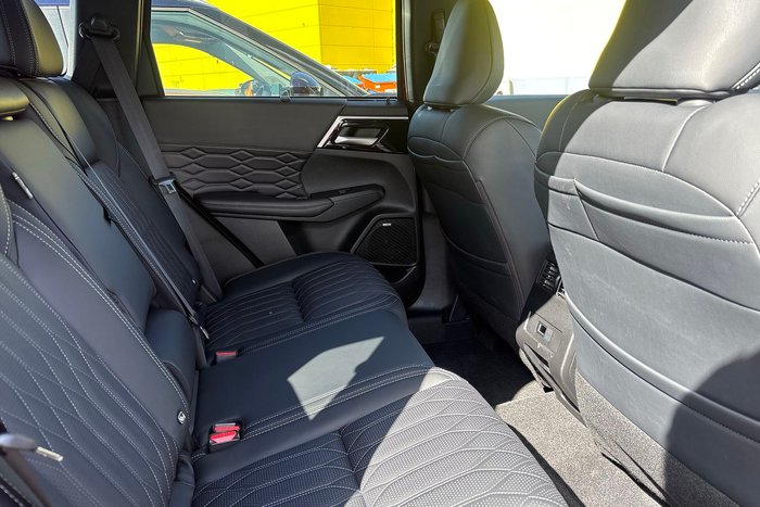 2025 Mitsubishi Outlander Exceed