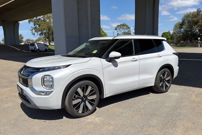 2025 Mitsubishi Outlander Exceed