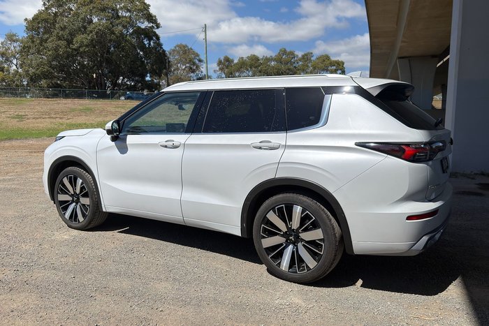 2025 Mitsubishi Outlander Exceed