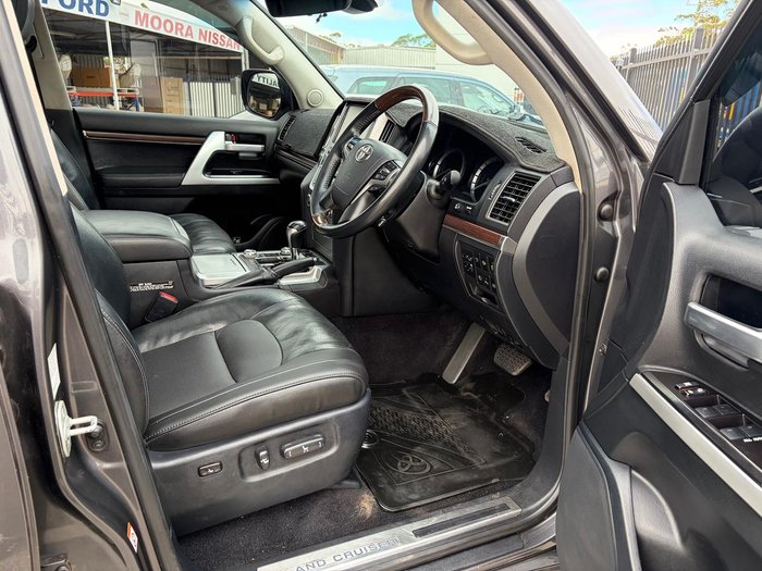 2016 Toyota Landcruiser Sahara VDJ200R 4X4 Dual Range Graphite