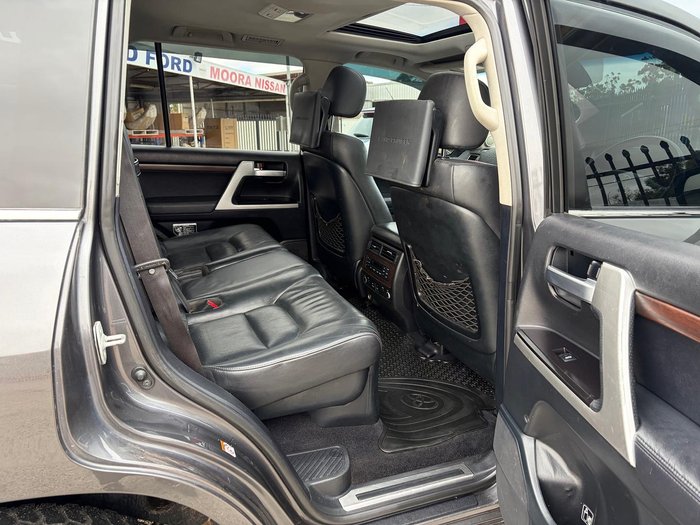 2016 Toyota Landcruiser Sahara VDJ200R 4X4 Dual Range Graphite