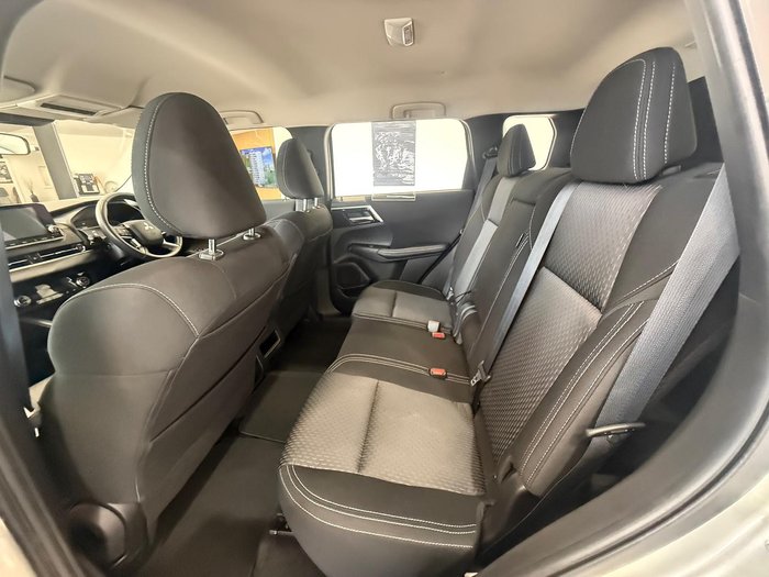 2023 Mitsubishi Outlander ES