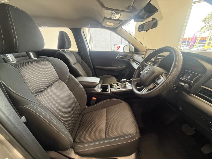 2023 Mitsubishi Outlander ES