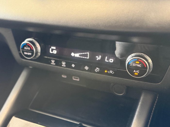 2023 Mitsubishi Outlander ES