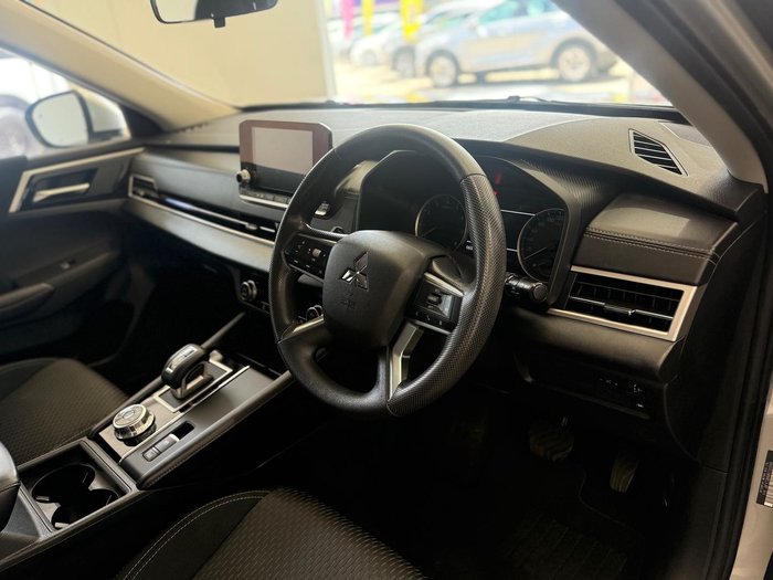 2023 Mitsubishi Outlander ES