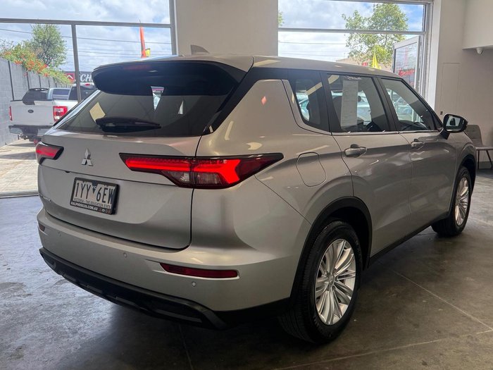 2023 Mitsubishi Outlander ES