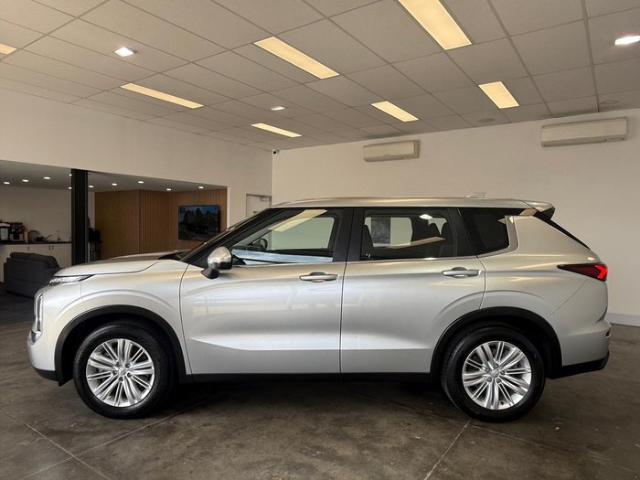 2023 Mitsubishi Outlander ES