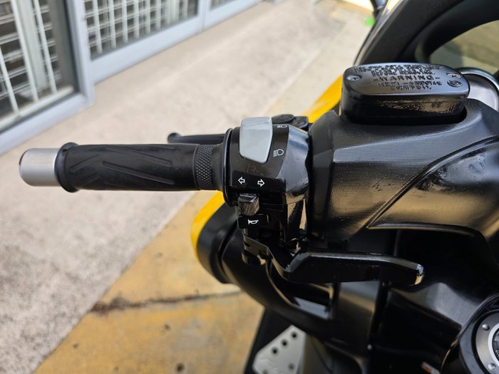 2009 YAMAHA TMAX 500 (XP500) Yellow