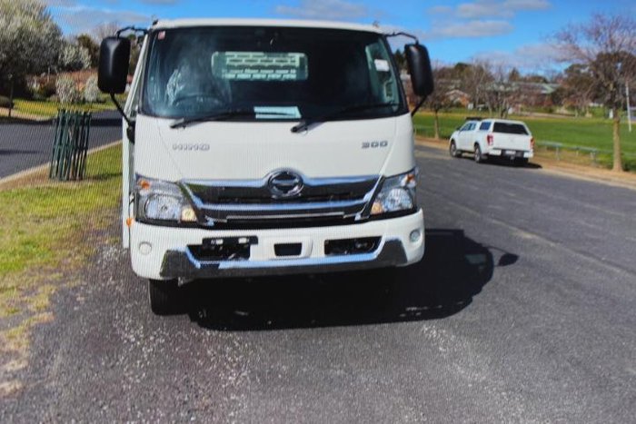 2025 Hino 300 Series 921 WHITE