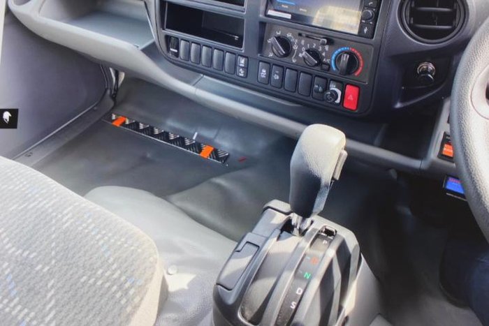 2025 Hino 300 Series 921 WHITE