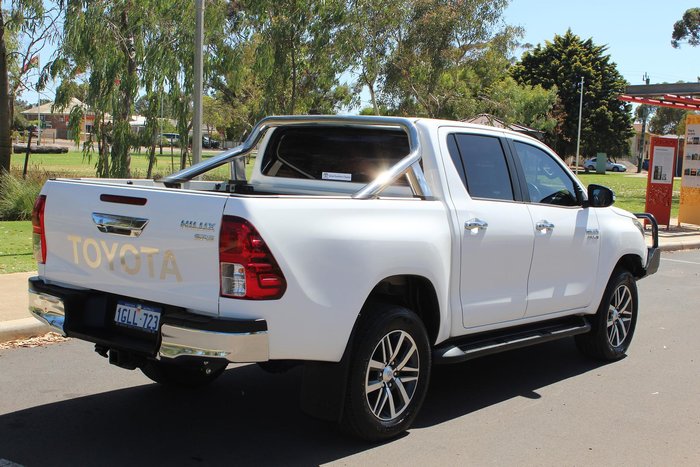 2017 Toyota Hilux SR5