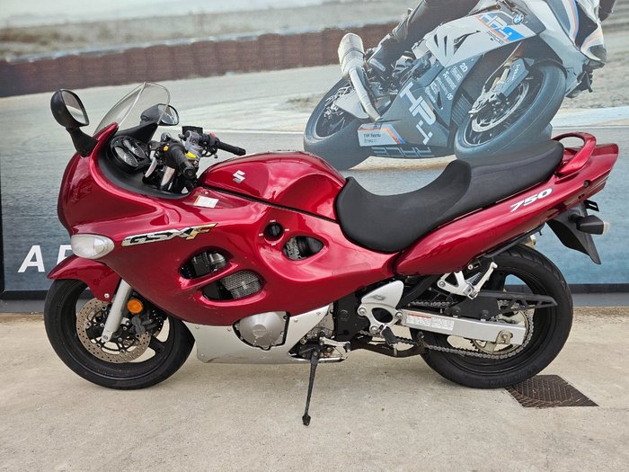 2006 Suzuki GSX750F Red