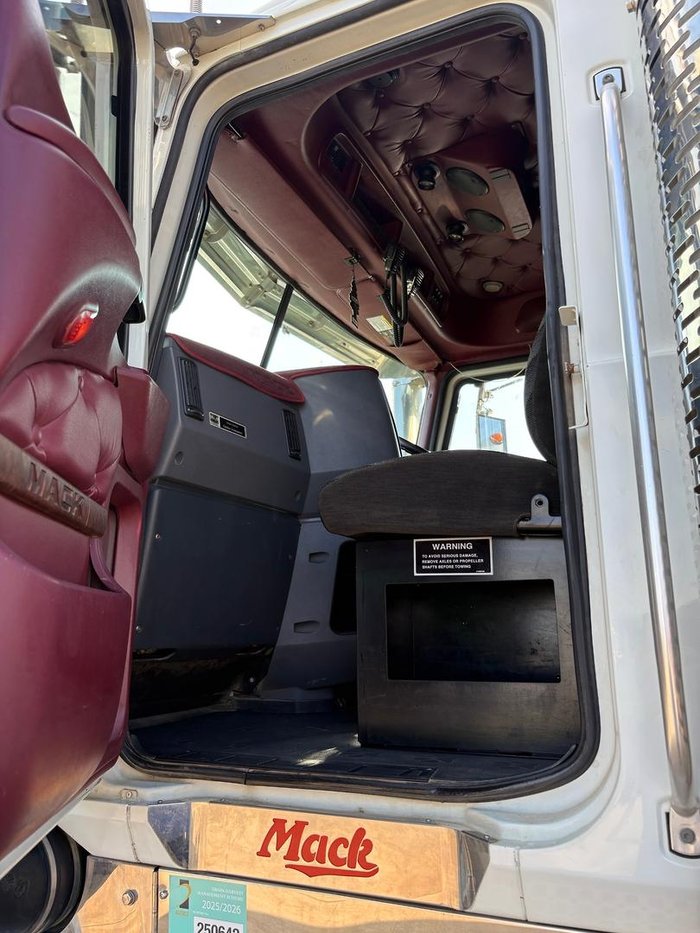 2010 Mack Superliner