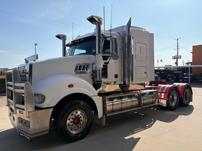 2010 Mack Superliner