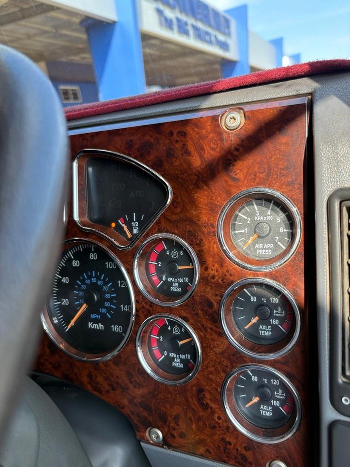 2010 Mack Superliner