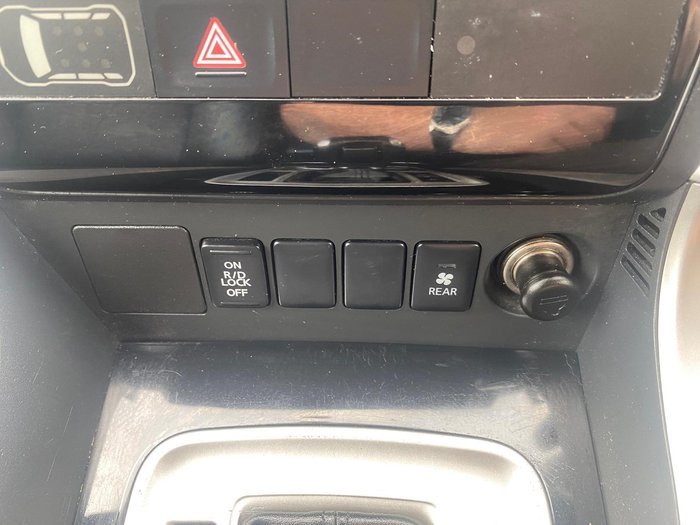 2016 Mitsubishi Pajero Sport GLS