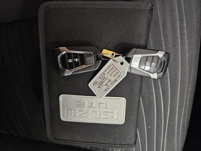 2022 Isuzu MU-X LS-M