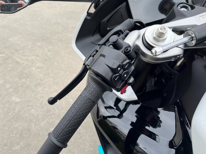 2025 CFMOTO 2025 CF Moto 650CC 675SR-R ABS NEBULA WHITE