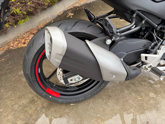 2025 CFMOTO 450 NK NEBULA WHITE