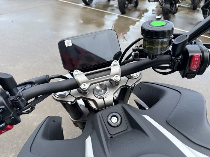 2025 CFMOTO 450 NK NEBULA WHITE