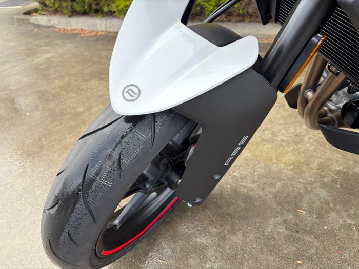 2025 CFMOTO 450 NK NEBULA WHITE