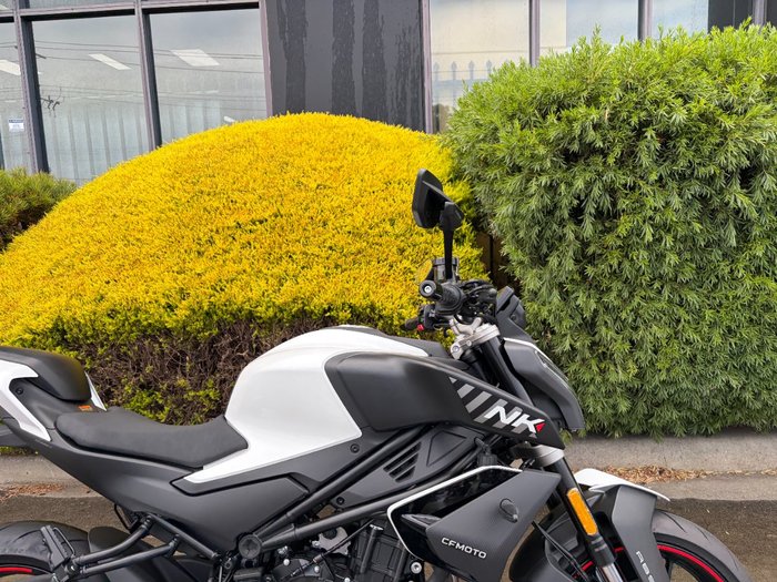 2025 CFMOTO 450 NK NEBULA WHITE