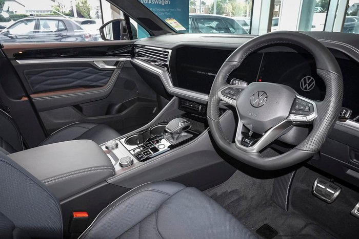 2025 Volkswagen Touareg 210TDI R-Line