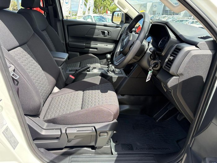 2025 Mitsubishi Triton GLX