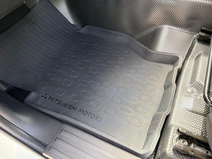 2025 Mitsubishi Triton GLX