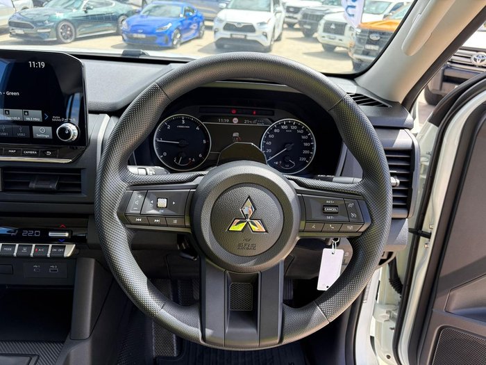 2025 Mitsubishi Triton GLX