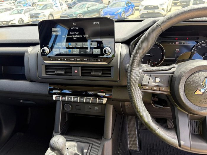 2025 Mitsubishi Triton GLX