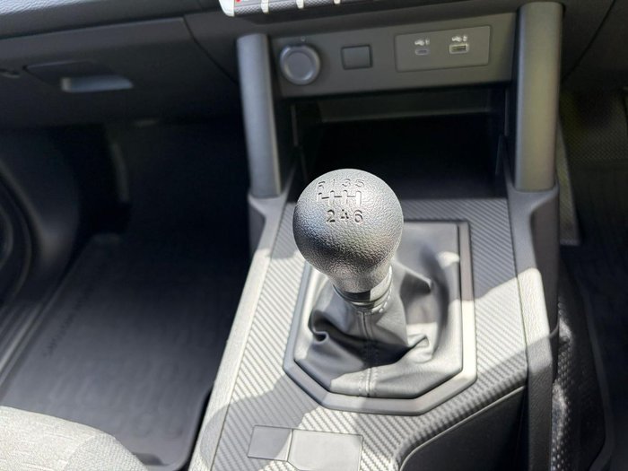 2025 Mitsubishi Triton GLX