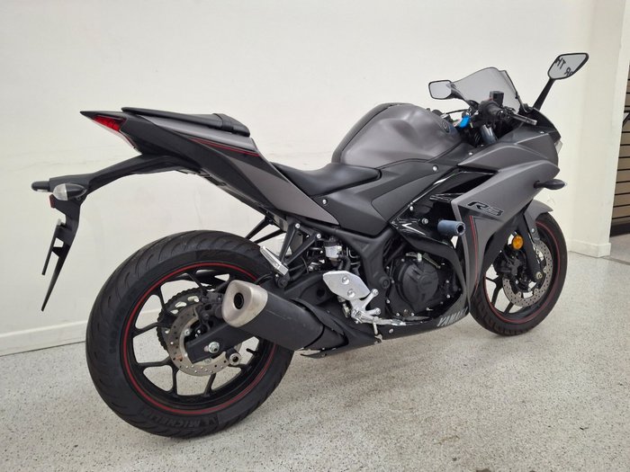 2016 YAMAHA YZF-R3 grey