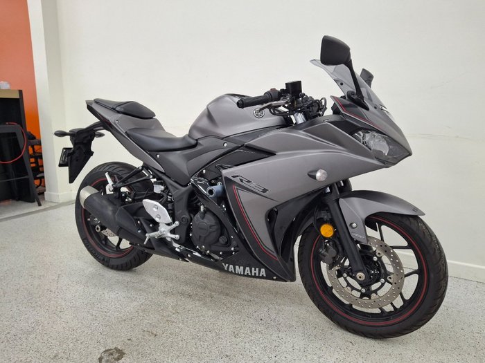 2016 YAMAHA YZF-R3 grey