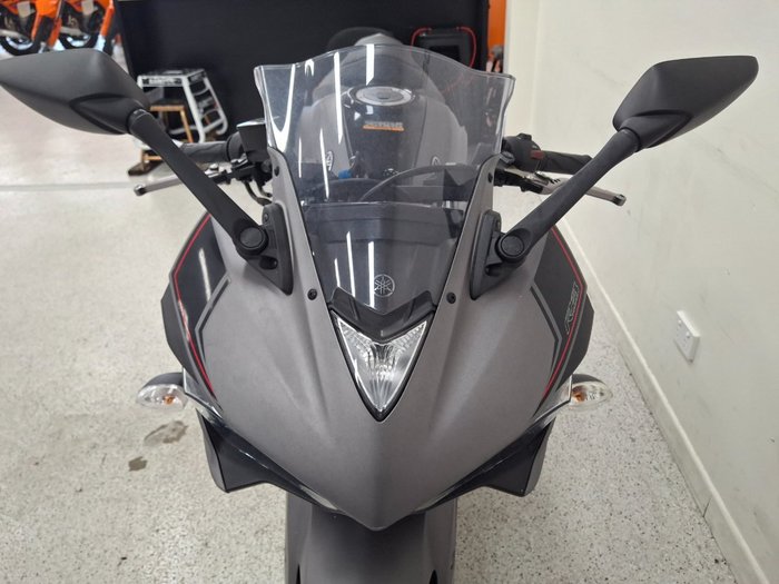 2016 YAMAHA YZF-R3 grey