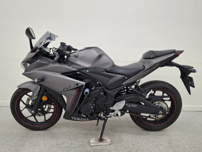 2016 YAMAHA YZF-R3 grey