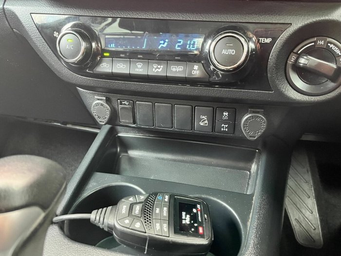 2020 Toyota Hilux SR5