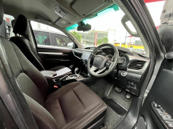 2020 Toyota Hilux SR5