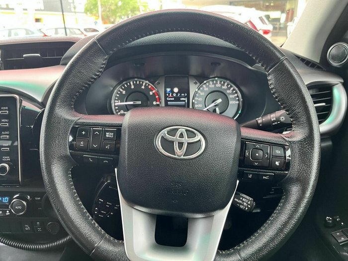 2020 Toyota Hilux SR5