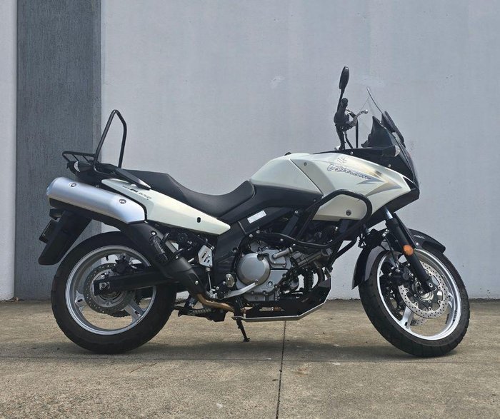 2010 Suzuki V-Strom 650 ABS (DL650A) V-Strom White
