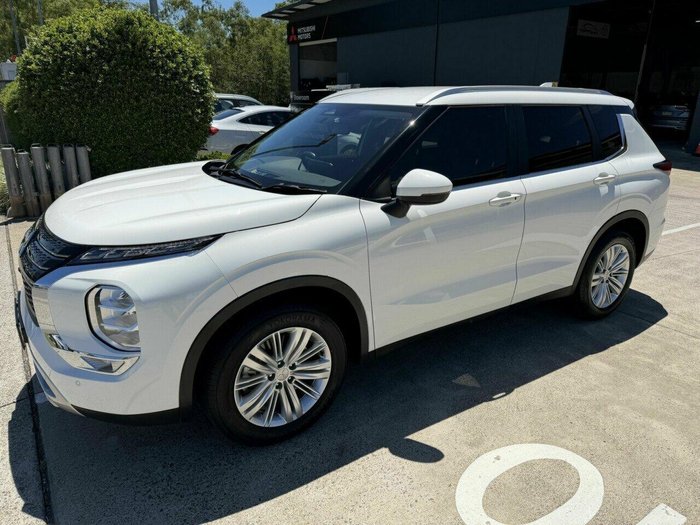 2022 Mitsubishi Outlander LS