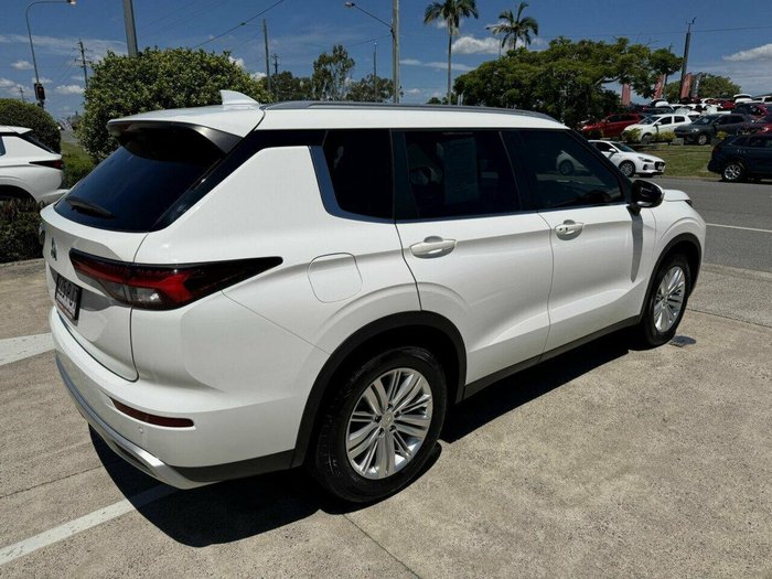2022 Mitsubishi Outlander LS