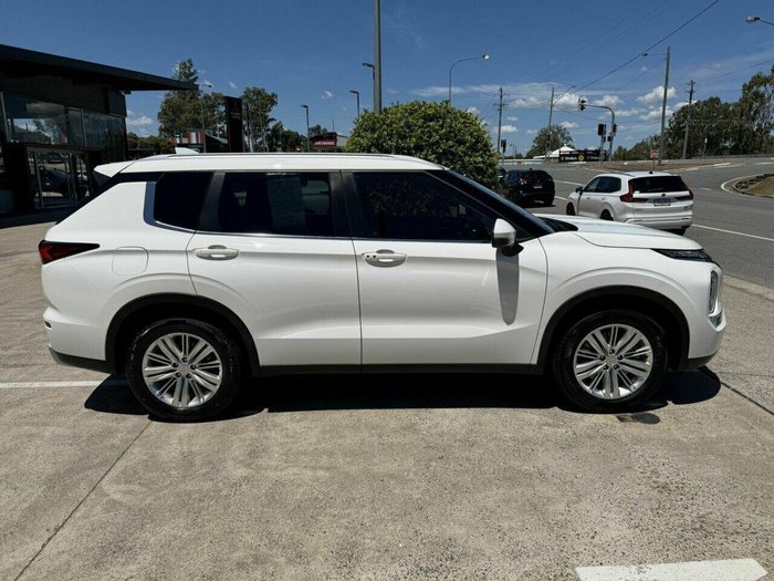 2022 Mitsubishi Outlander LS